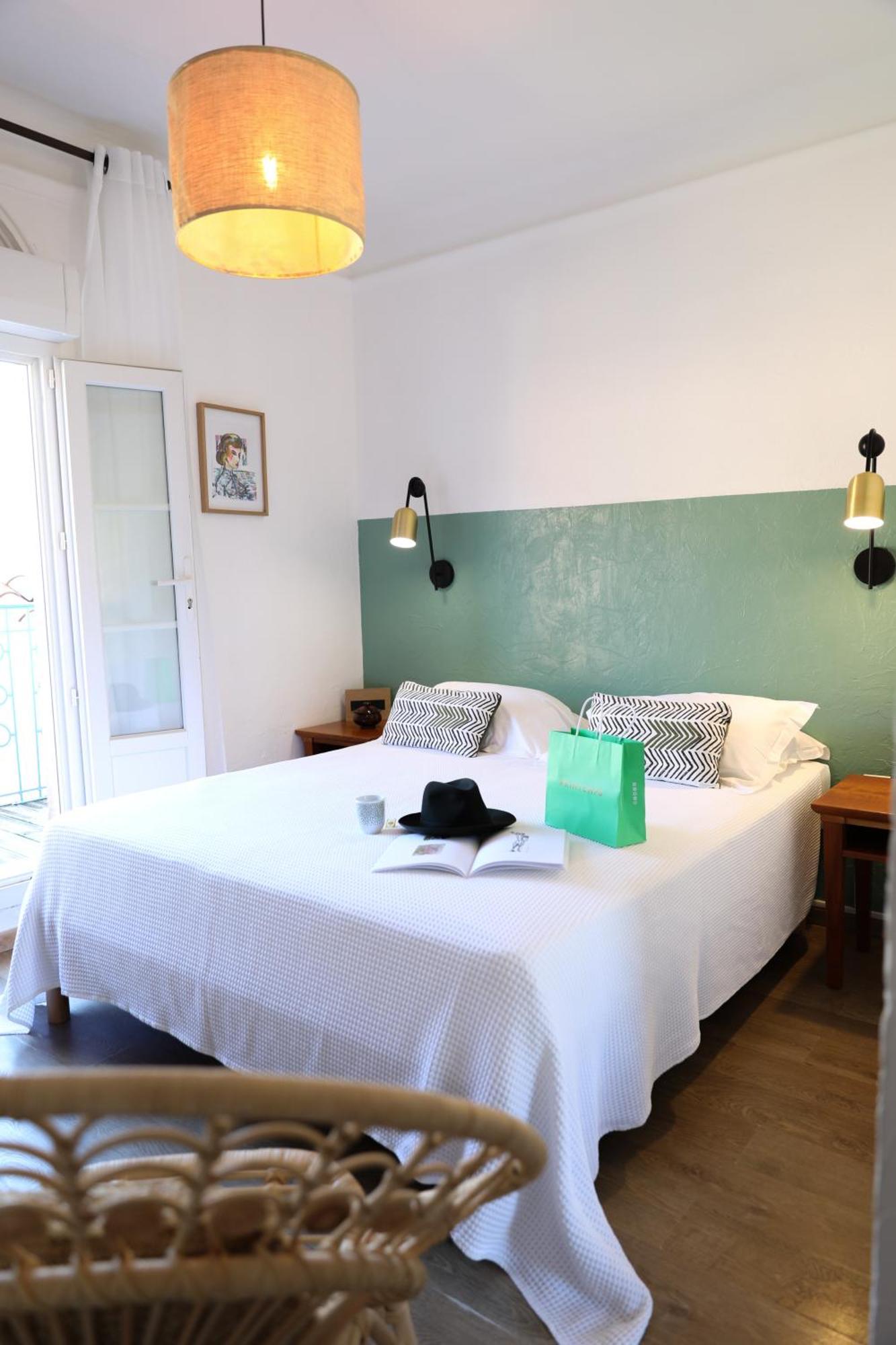 Hotel Les Flots Bleus Le Lavandou Exterior foto