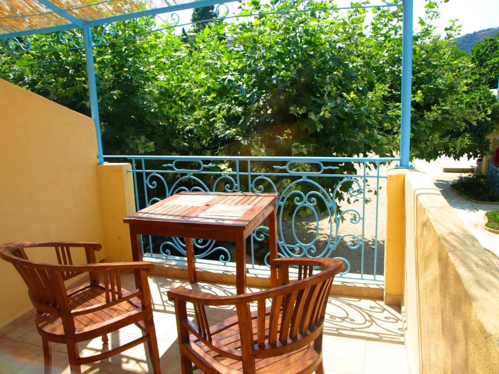 Hotel Les Flots Bleus Le Lavandou Quarto foto